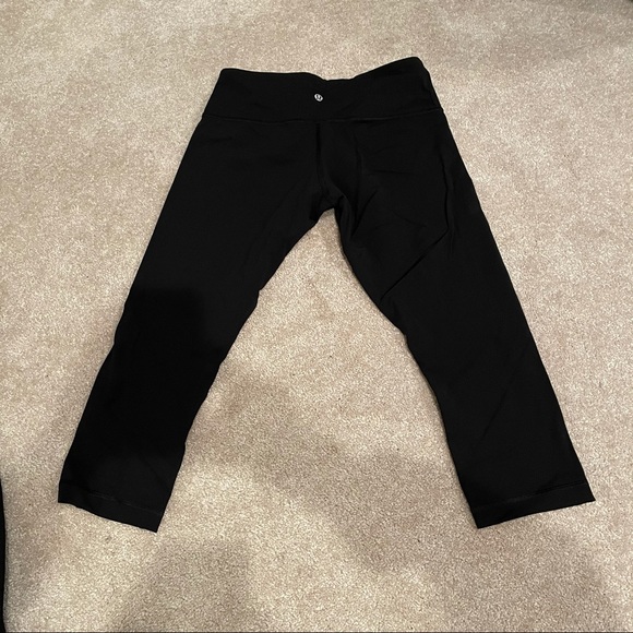 1 LEFT - Lulu Lemon Align Cropped Leggings - Picture 3 of 4